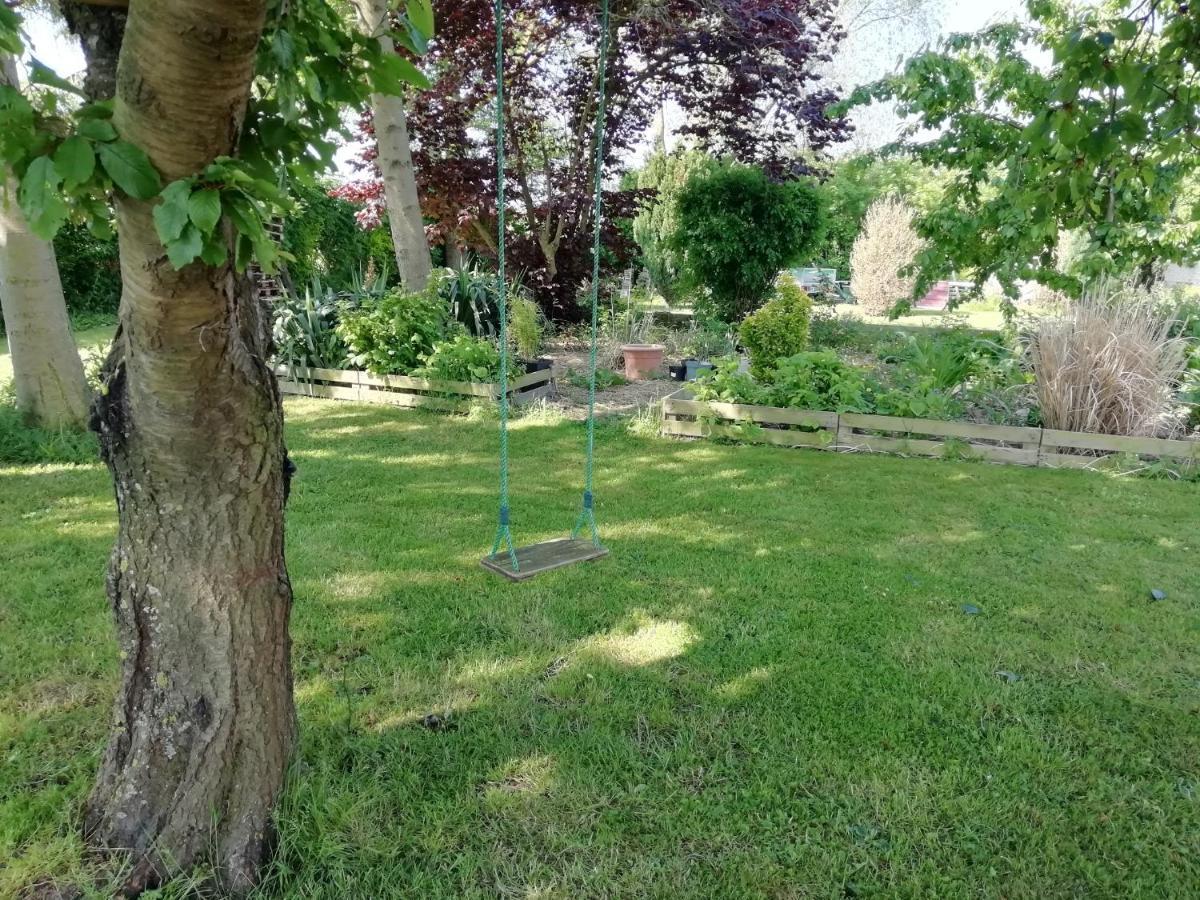 Etage à la ferme indépendant avec piscine intérieure privative Bassee Exterior foto