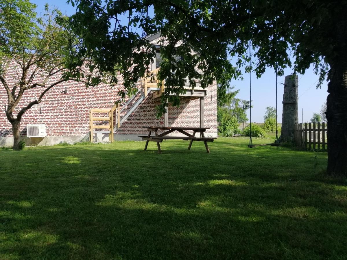 Etage à la ferme indépendant avec piscine intérieure privative Bassee Exterior foto