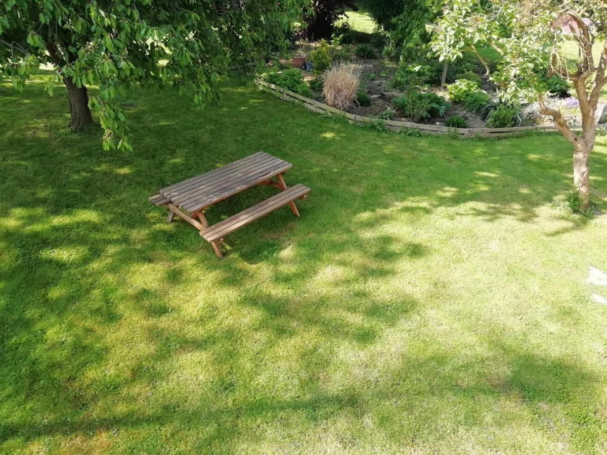 Etage à la ferme indépendant avec piscine intérieure privative Bassee Exterior foto